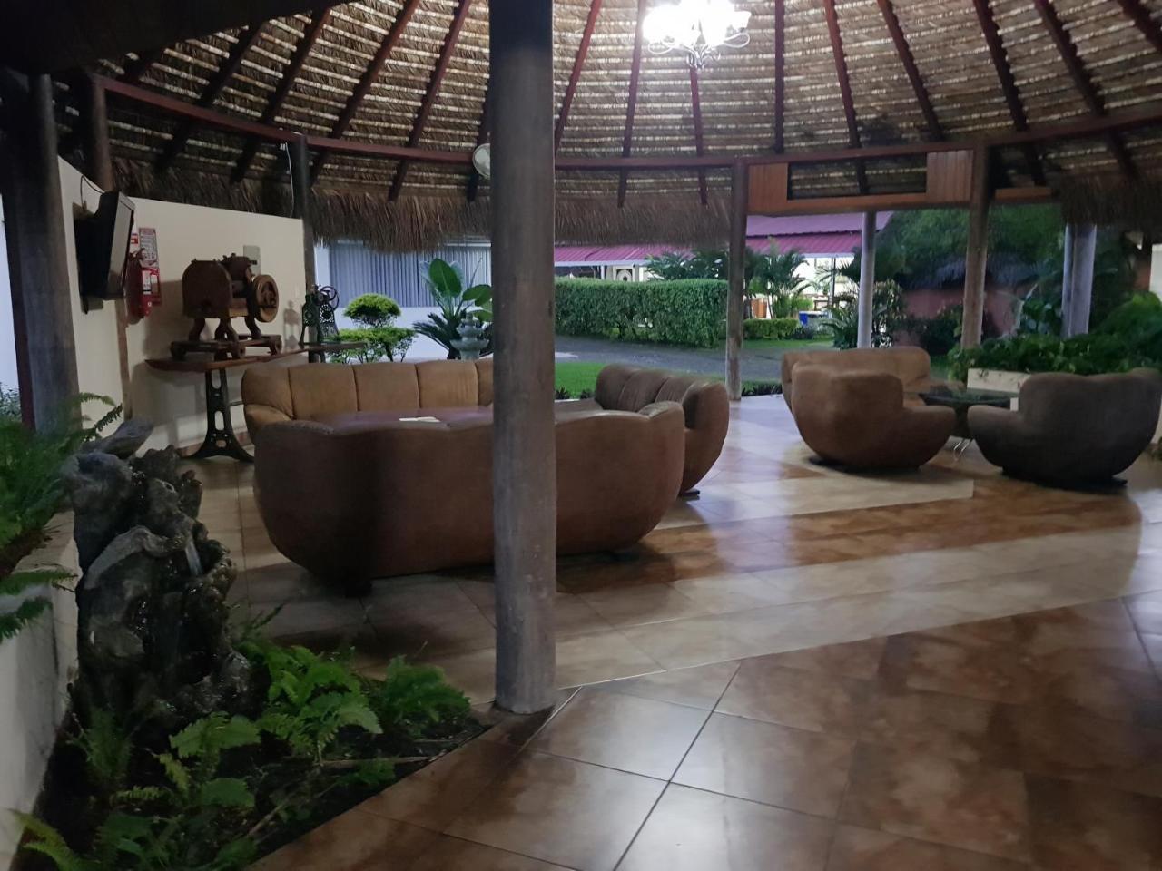 Gran Hotel De Lago - Lago Agrio Nueva Loja Buitenkant foto