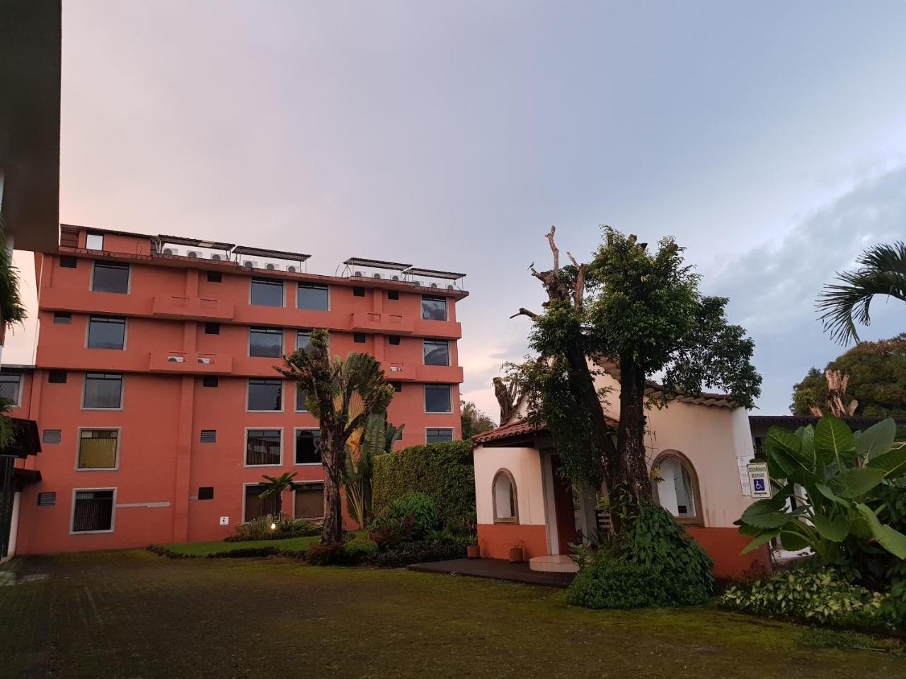 Gran Hotel De Lago - Lago Agrio Nueva Loja Buitenkant foto